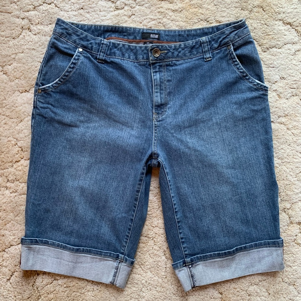 VGUC a.n.a. Cuffed Bermuda Denim Shorts in Size 20W
